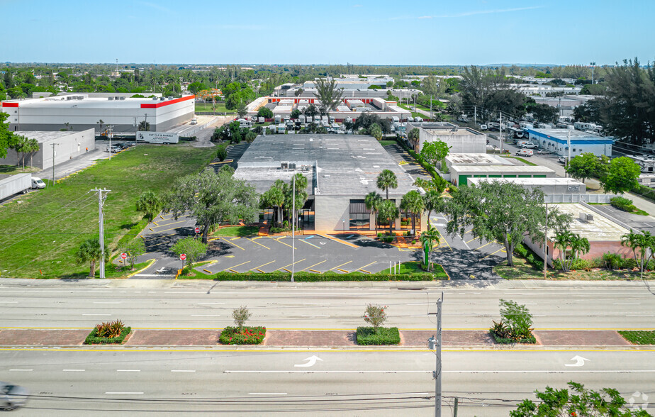 3705 W Commercial Blvd, Fort Lauderdale, FL en alquiler - Vista aérea - Imagen 3 de 26