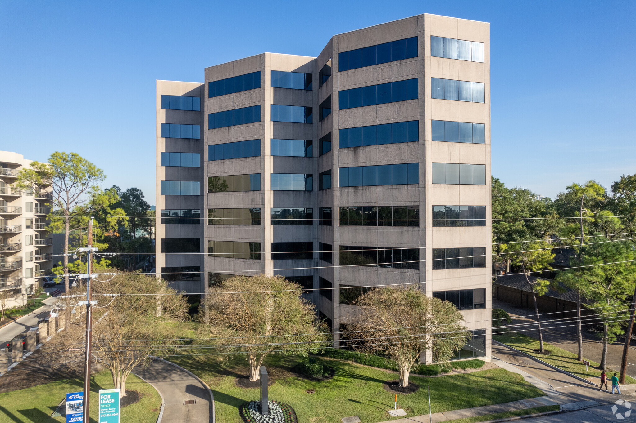 675 Bering Dr, Houston, TX en alquiler Foto del edificio- Imagen 1 de 23