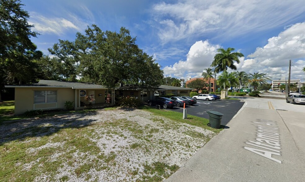 2216/2220 Altamont Ave, Fort Myers, FL en venta - Foto del edificio - Imagen 2 de 4