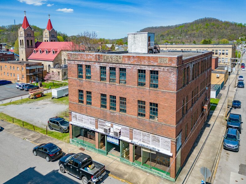 237 Second st, Weston, WV en venta - Foto del edificio - Imagen 3 de 23