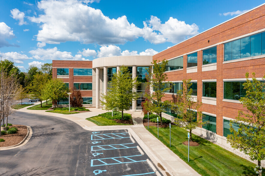 27555 Executive Dr, Farmington Hills, MI en alquiler - Foto del edificio - Imagen 2 de 9