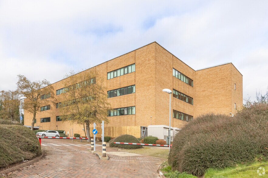 Manton Ln, Bedford en venta - Foto principal - Imagen 1 de 7