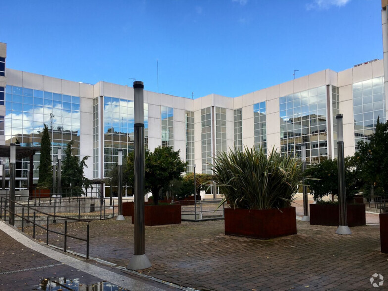 Calle De Julián Camarillo, 29, Madrid, Madrid en alquiler - Foto del edificio - Imagen 2 de 7