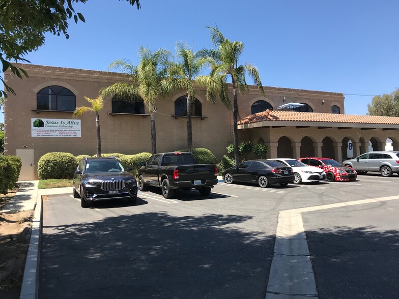 14937 San Fernando Mission Blvd, Mission Hills, CA en alquiler - Foto del edificio - Imagen 1 de 5