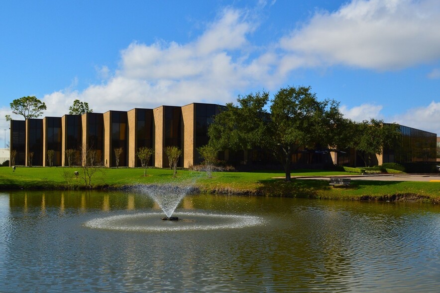 10707 Corporate Dr, Stafford, TX en alquiler - Foto del edificio - Imagen 1 de 8