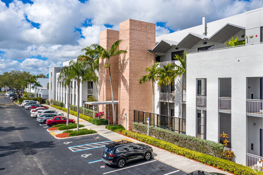 3107 Stirling Rd, Fort Lauderdale, FL en alquiler - Foto del edificio - Imagen 2 de 7