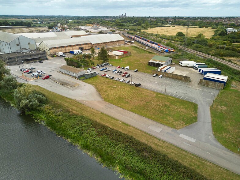 Road and Rail Distribution Centre, Queen Adelaide Way, Ely en alquiler - Vista aérea - Imagen 2 de 9