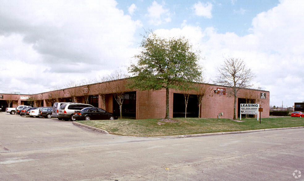 11210 Steeplecrest, Houston, TX en alquiler - Foto del edificio - Imagen 2 de 11