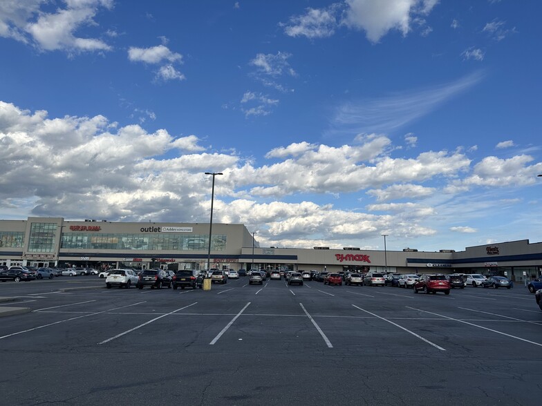 253-01 Rockaway Blvd, Rosedale, NY en alquiler - Foto del edificio - Imagen 2 de 9