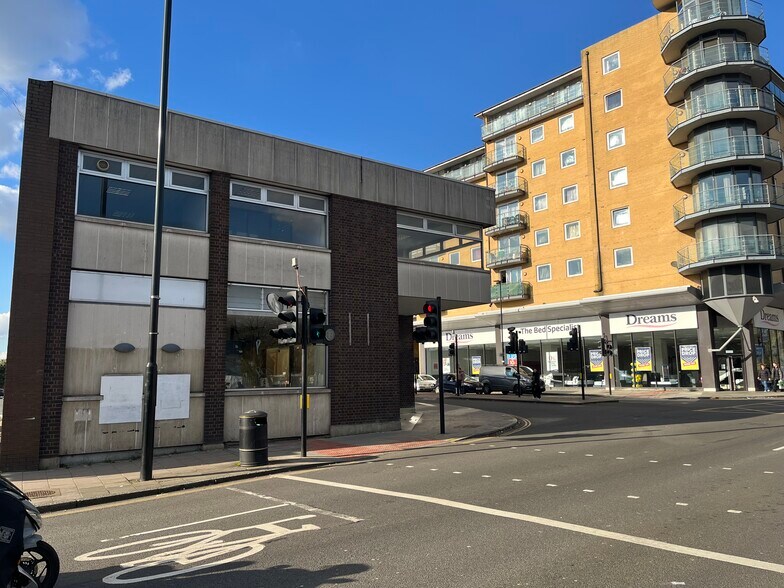 72-74 High St, Feltham en alquiler - Foto del edificio - Imagen 3 de 5