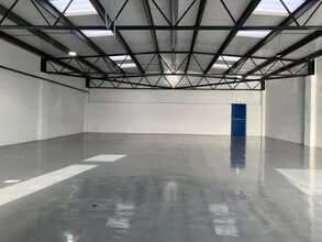 100-116 Tanners Dr, Milton Keynes en alquiler Foto del interior- Imagen 2 de 7