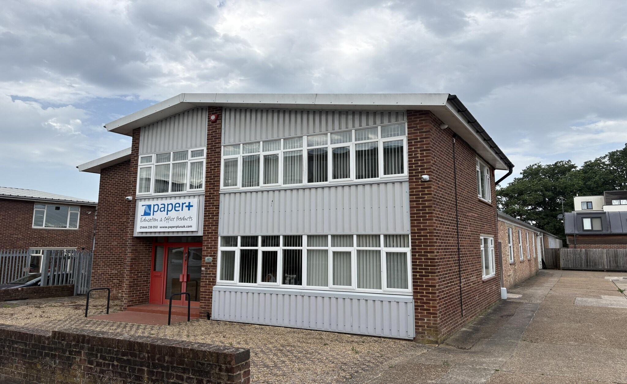 67 Victoria Rd, Burgess Hill en alquiler Foto principal- Imagen 1 de 3