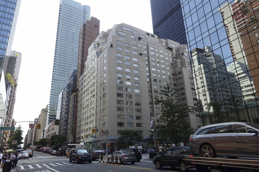 201-207 E 56th St, New York, NY en alquiler - Foto del edificio - Imagen 1 de 7