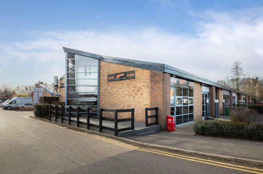 878 Plymouth Rd, Slough en alquiler - Foto del edificio - Imagen 2 de 31