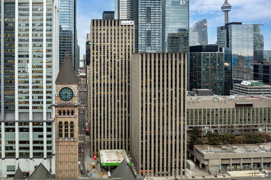 390 Bay St, Toronto, ON en alquiler - Foto del edificio - Imagen 1 de 31