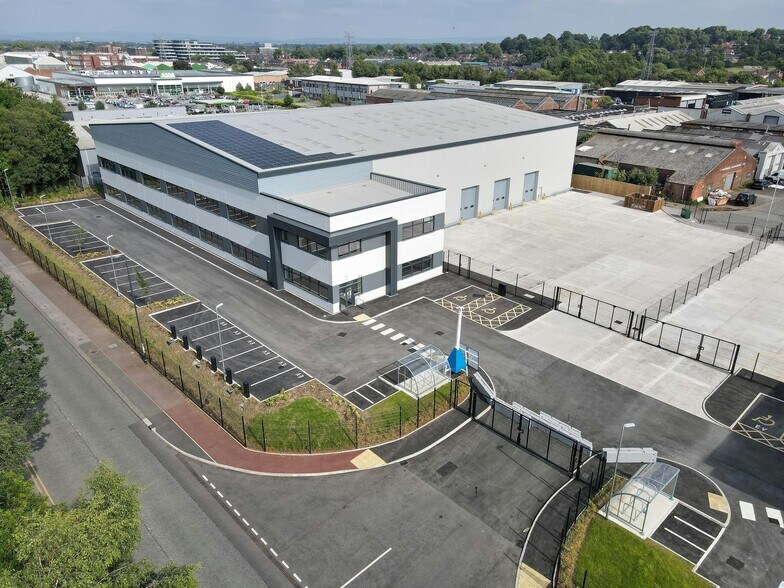 George Richards Way, Altrincham en alquiler - Foto del edificio - Imagen 2 de 9