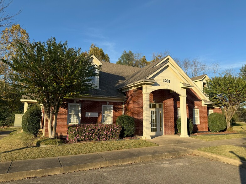 1233 Macon View Dr, Cordova, TN en alquiler - Foto del edificio - Imagen 1 de 10