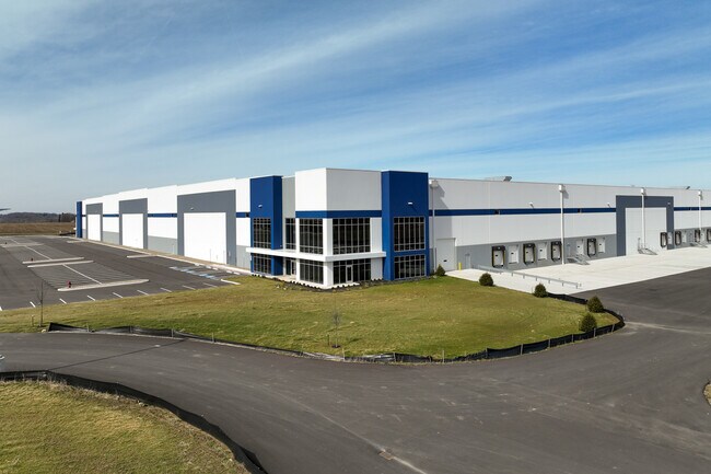 Más detalles de Turnpike Commerce Center, Shalersville, OH - Nave en venta