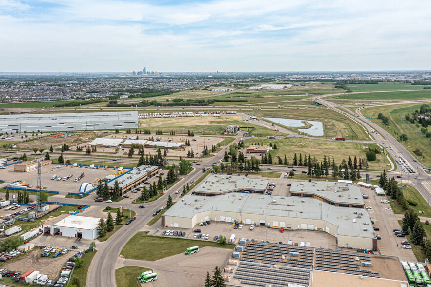 215 Carnegie Dr, St. Albert, AB en alquiler - Vista aérea - Imagen 2 de 7