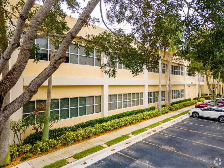 861 SW 78th Ave, Plantation, FL en alquiler - Foto del edificio - Imagen 3 de 7