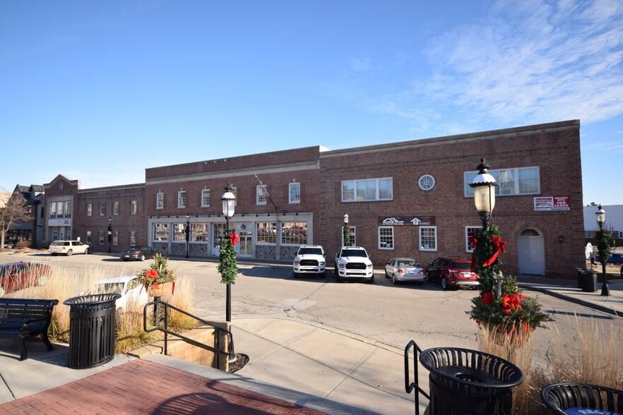 215   MAIN STREET  ZEILGLER BUILING, West Bend, WI en alquiler - Foto del edificio - Imagen 3 de 27