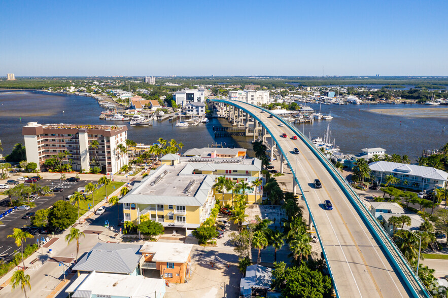 450 Old San Carlos Blvd, Fort Myers, FL en venta - Foto del edificio - Imagen 2 de 4