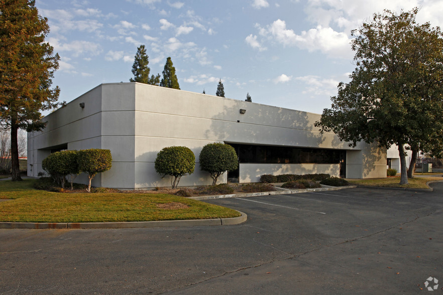 2445 Albatross Way, Sacramento, CA en venta - Foto del edificio - Imagen 2 de 14