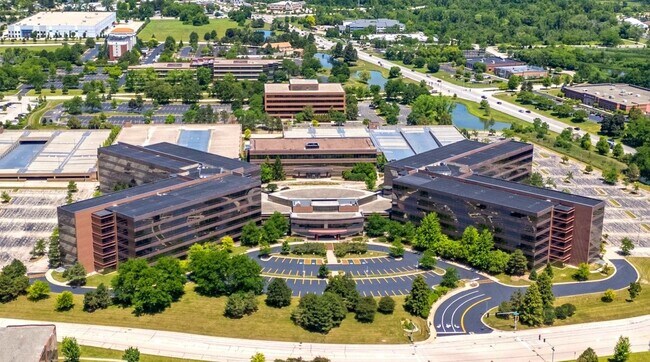 Más detalles de 4 Overlook Pt, Lincolnshire, IL - Oficina, nave en alquiler