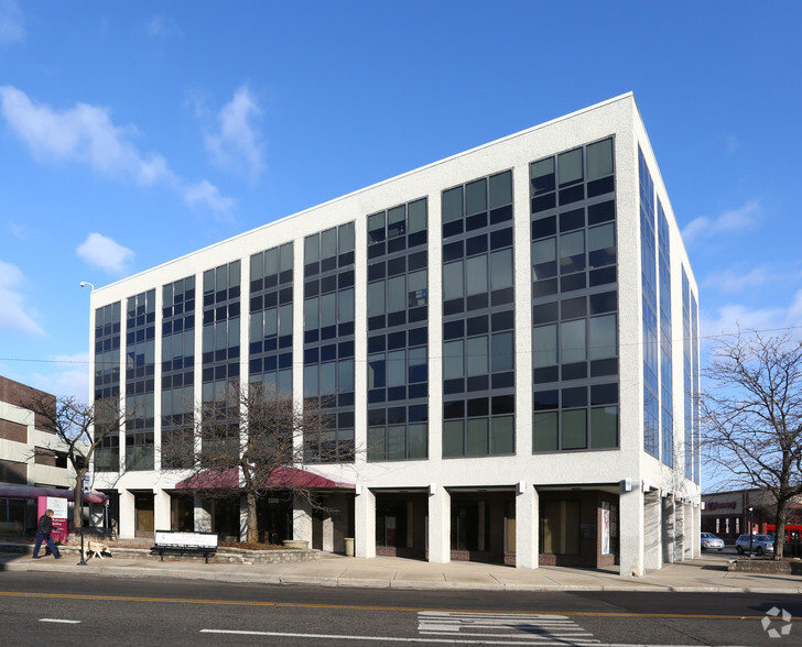 5600 W Addison St, Chicago, IL en alquiler - Foto del edificio - Imagen 2 de 6