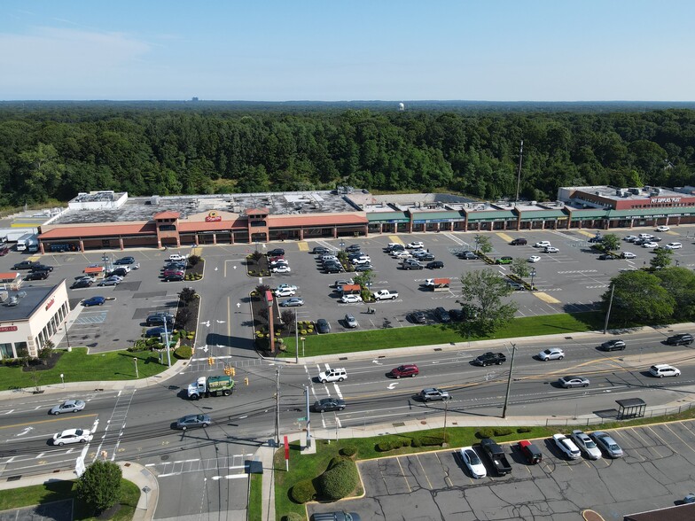 601 Portion Rd, Ronkonkoma, NY en alquiler - Foto del edificio - Imagen 3 de 22