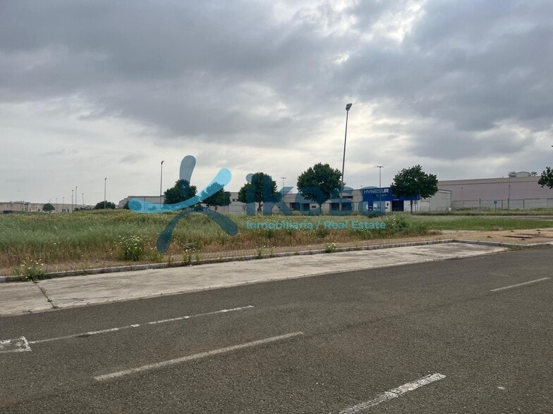Terreno en Alcalá de Guadaíra, Sevilla en venta - Foto del edificio - Imagen 3 de 10