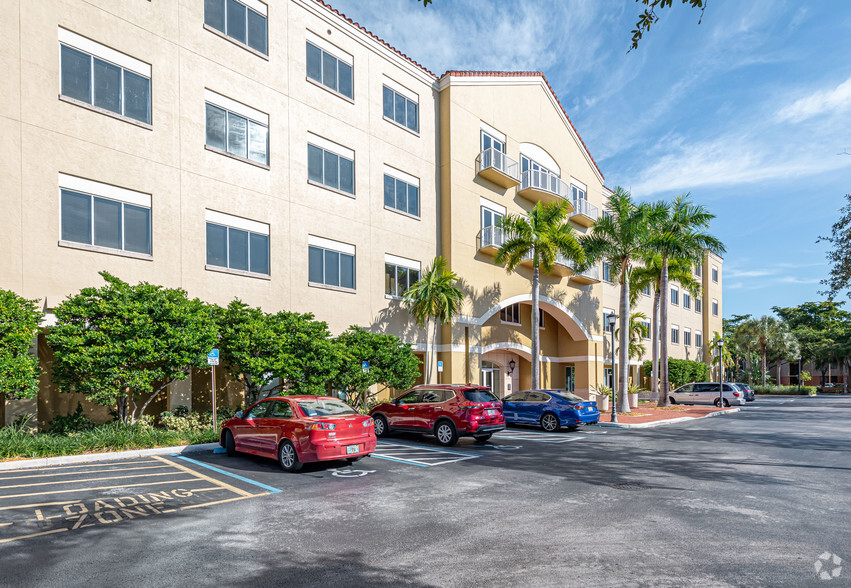 15100 NW 67th Ave, Miami Lakes, FL en alquiler - Foto del edificio - Imagen 1 de 6