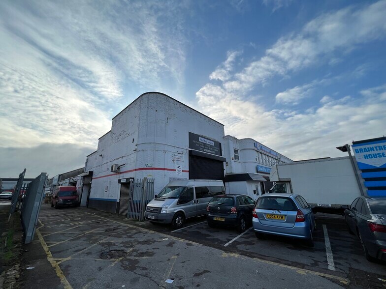 Braintree Rd, Ruislip en venta - Foto del edificio - Imagen 1 de 14