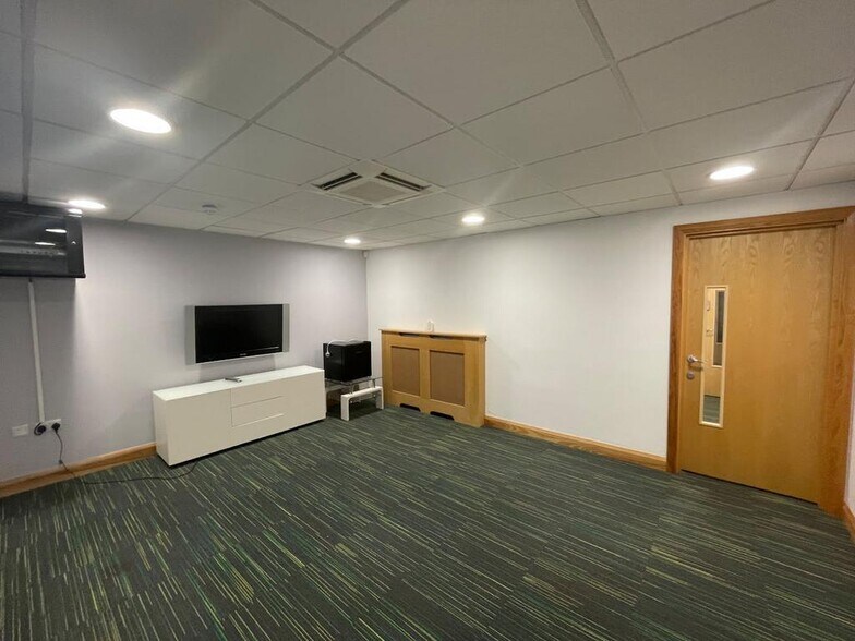 Unit 1 Leekbrook Way, Leek en alquiler - Foto del edificio - Imagen 3 de 25