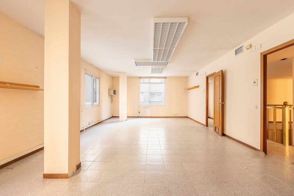 Lleida, LER 25006 - - - Foto del interior - Image 2 of 12