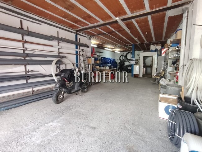 Más detalles de Calle del Carril, 5, Moraleja de Enmedio - Edificio residencial​ en venta