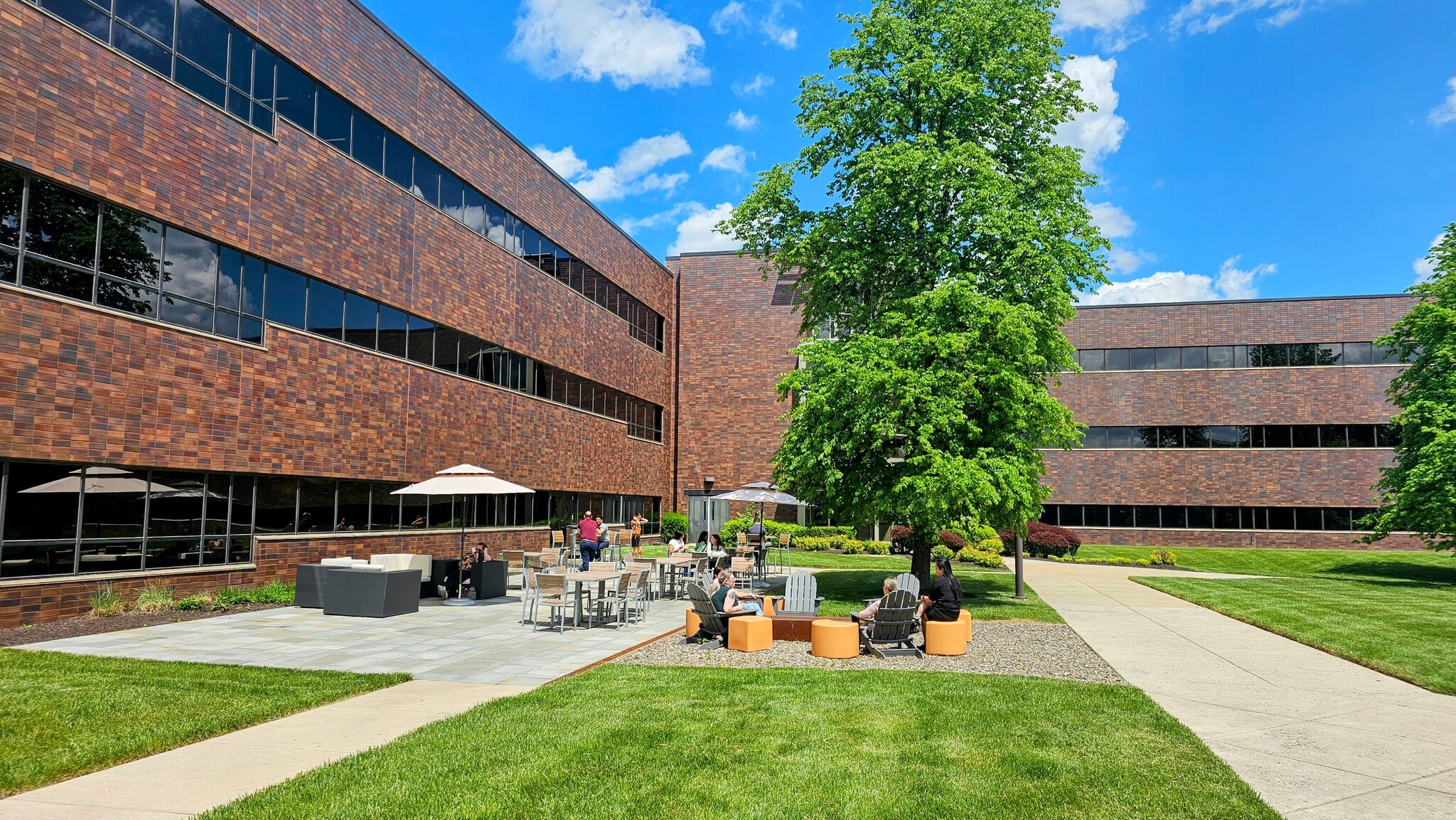 600 Office Center Dr, Fort Washington, PA en alquiler Foto del edificio- Imagen 1 de 5