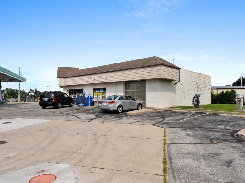 11931 W Janesville Rd, Hales Corners, WI en venta - Foto del edificio - Imagen 3 de 9