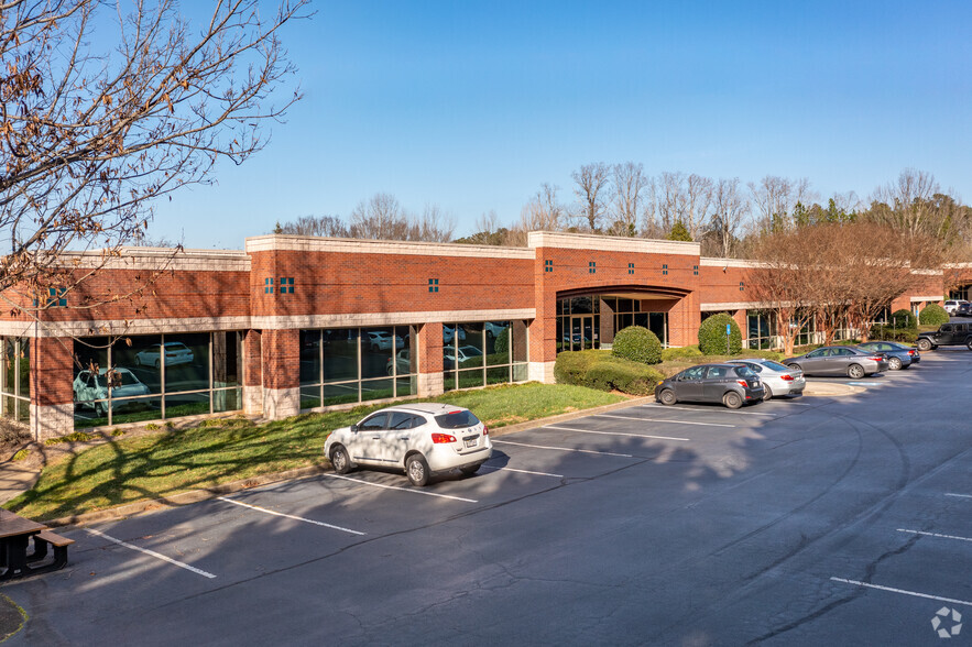 5000 Research Ct, Suwanee, GA en alquiler - Foto del edificio - Imagen 1 de 6