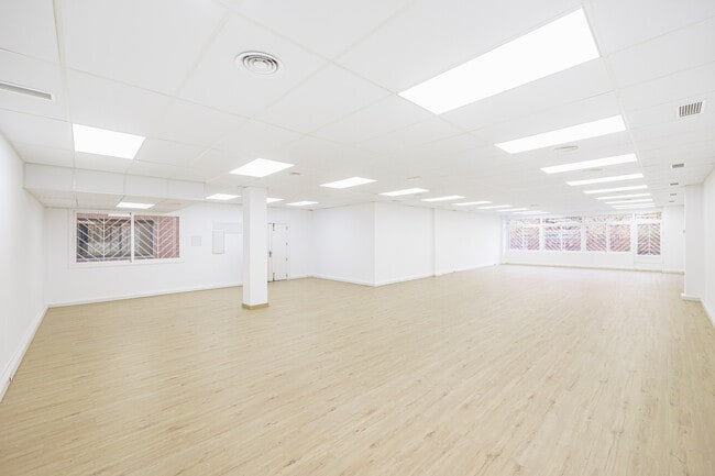 Más detalles de Calle Orense, 20, Madrid - Edificio residencial​ en venta