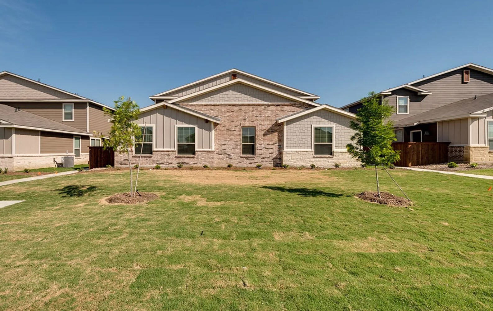 641 Harvest Moon Dr, Venus, TX en venta Foto principal- Imagen 1 de 17