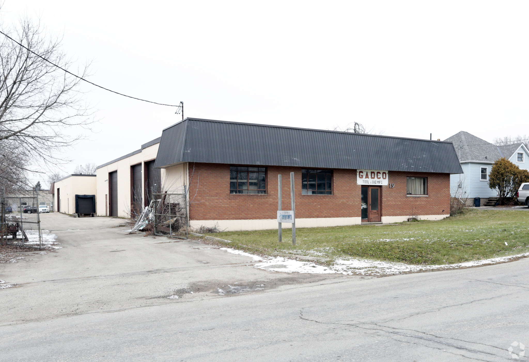 19 Schweitzer St, Kitchener, ON en venta Foto principal- Imagen 1 de 3