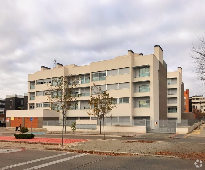 Calle de Beatriz Galindo, 7, Torrejón de Ardoz, Madrid en venta - Foto del edificio - Imagen 2 de 2