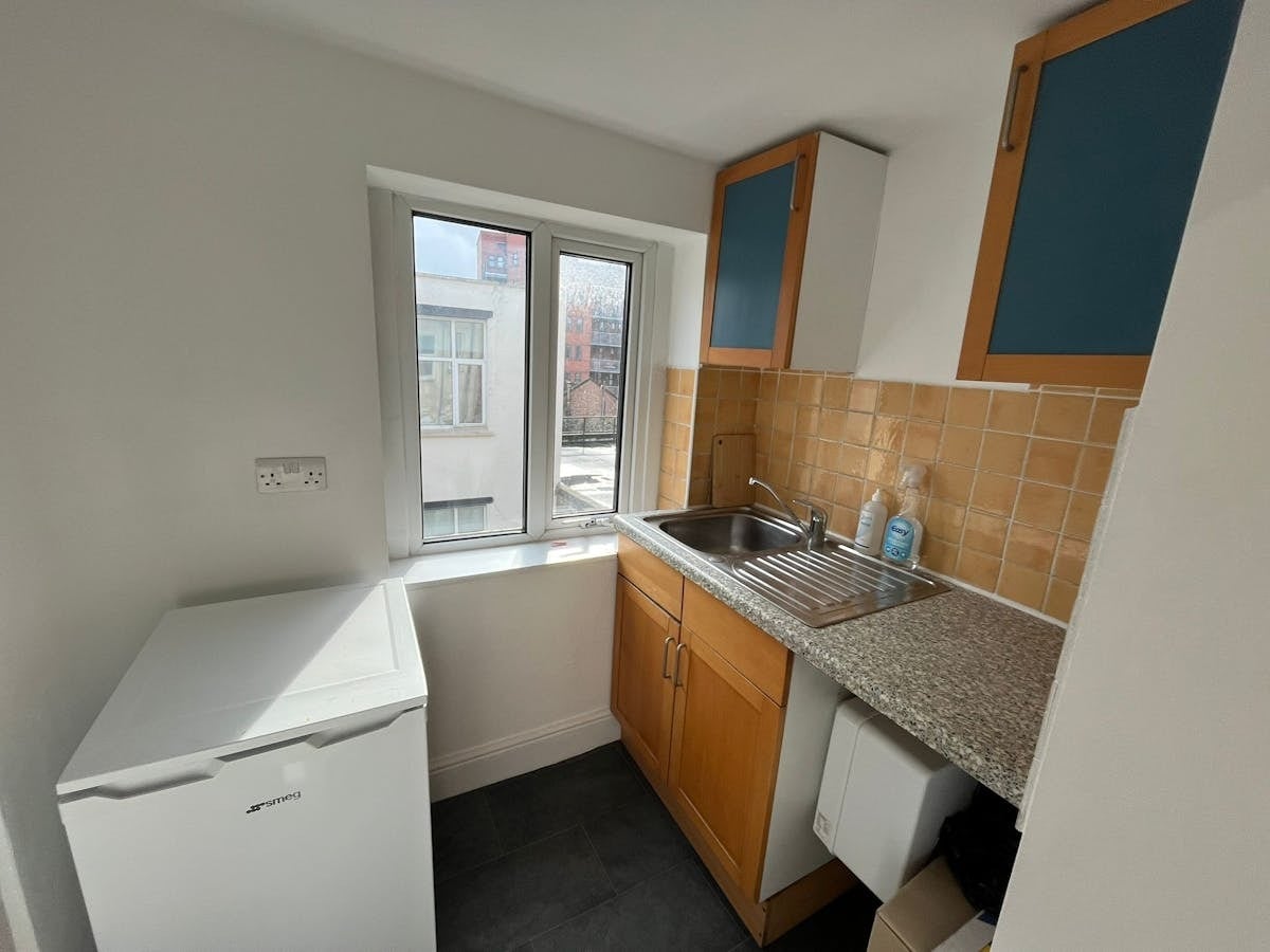 128 Whitechapel Rd, London en alquiler Foto del interior- Imagen 1 de 4