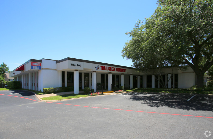 2700 Tibbets Dr, Bedford, TX en alquiler - Foto del edificio - Imagen 1 de 5