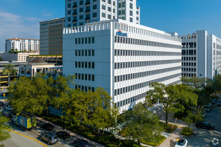 396 Alhambra Cir, Coral Gables, FL en alquiler - Foto del edificio - Imagen 3 de 9