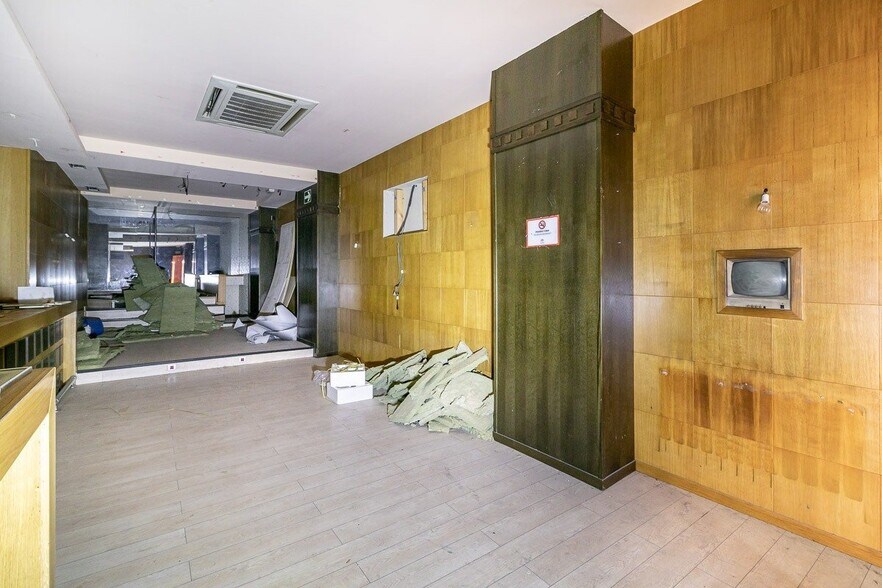 Local en Granada, Granada en venta - Foto del interior - Imagen 2 de 14