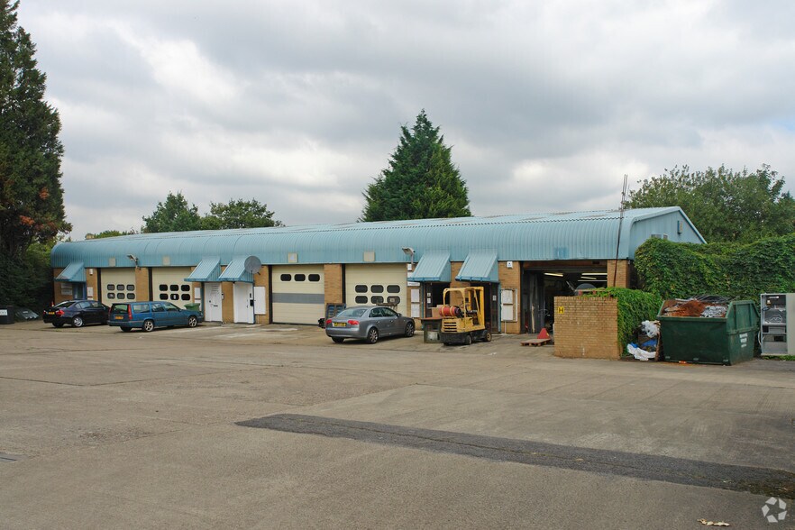 2-6 Holly Rd, Hampton en venta - Foto principal - Imagen 1 de 1