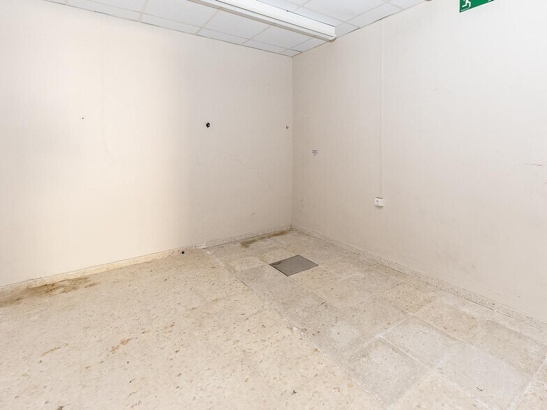 Local en Villamartín en venta - Foto del interior - Imagen 2 de 11