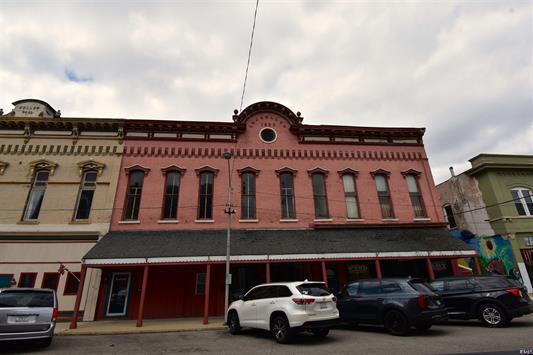 111 N Market St, Winamac, IN en venta - Foto del edificio - Imagen 3 de 3